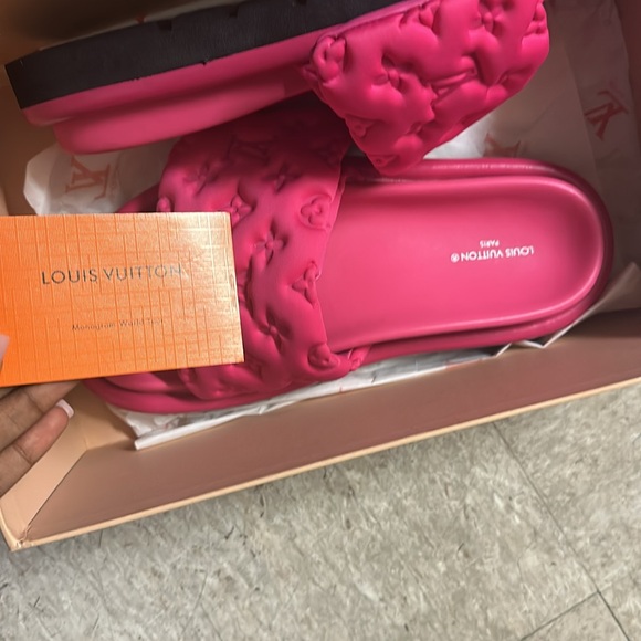 Louis Vuitton pink pillow slides - Picture 4 of 4